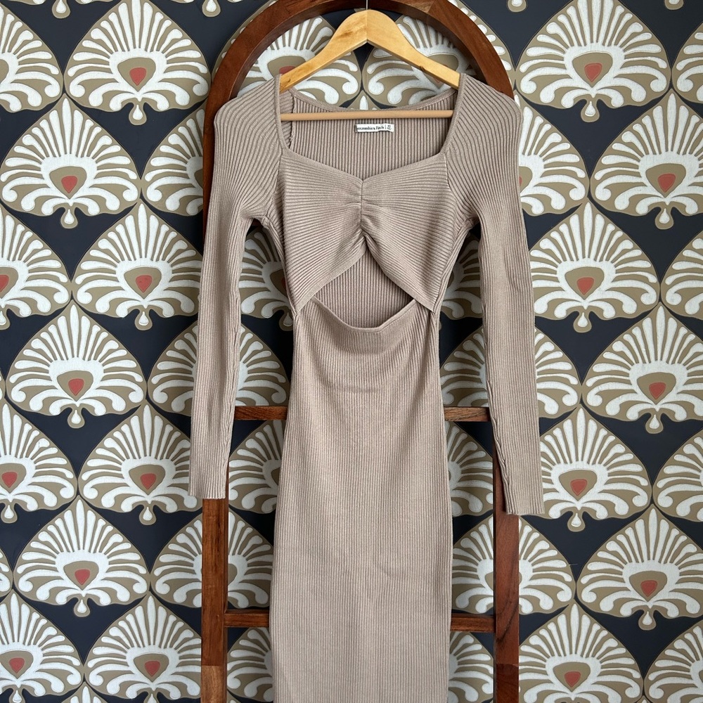 Charming Abercrombie & Fitch dress, size XS. Cute and stylish.